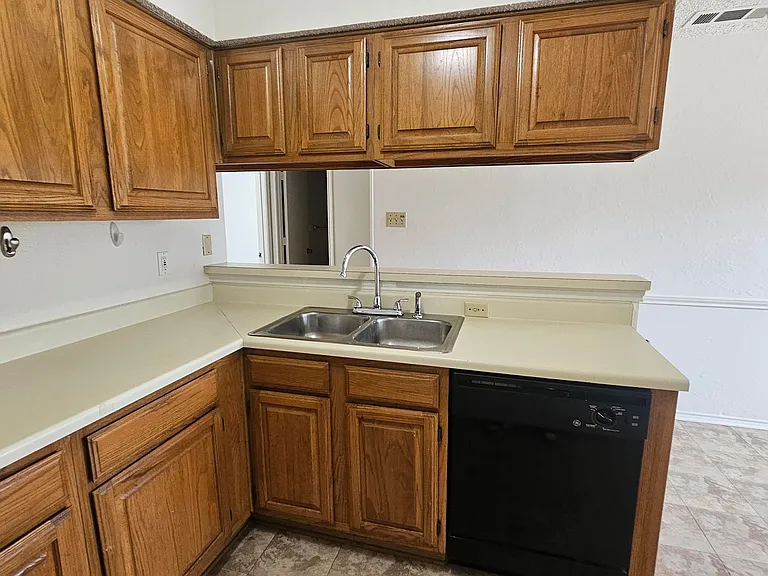 544 E Windsor Dr — Photo 38