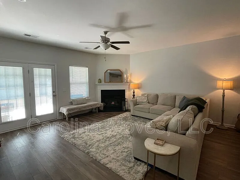 3 bed, 2.5 bath, 1578 sqft, $1,895 — Photo 4