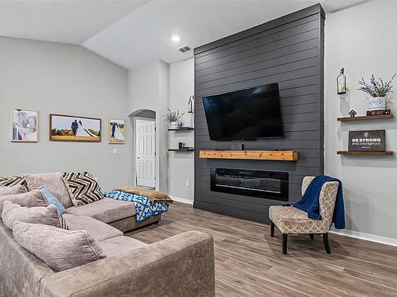 5th image of 1244 MEZZAVALLE WAY