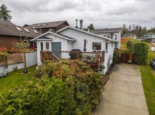 740 Hillcrest Rd, Gibsons, BC V0N1V9