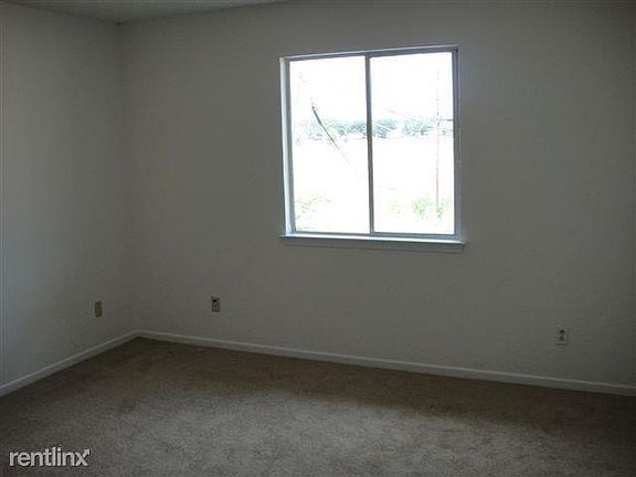 2nd image of 1005 Eastside Dr APT C
