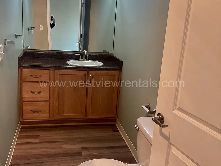 200 E Maple St — Photo 36