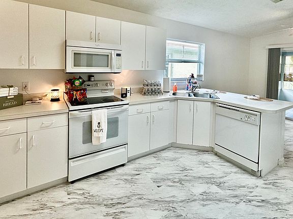 5th image of 14119 Aguila Avenue