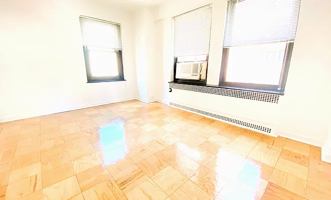 Rented by Manhattan Realty Group | media 21