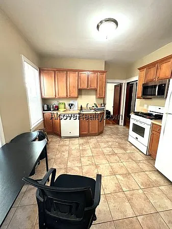 3 bed, 2.0 bath, $4,495 — Photo 4