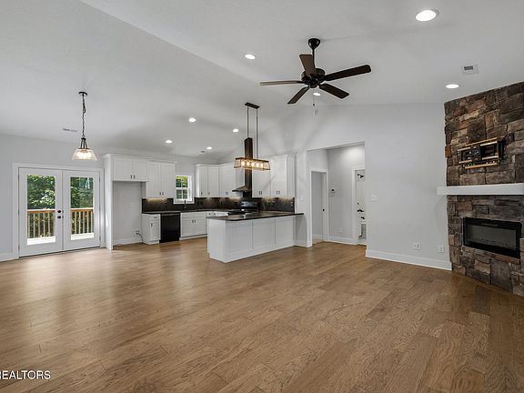 5th image of 334 Timber Creek Rd
