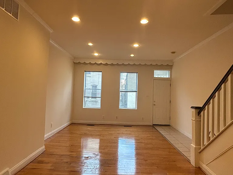 1008 Winton St — Photo 2