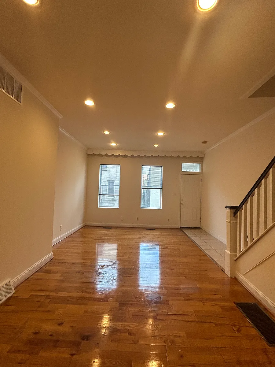 Building Photo - 1008 Winton St