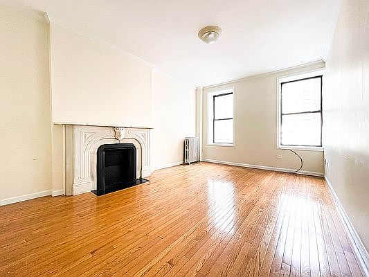 4th image of 62 W 56th St APT 4A