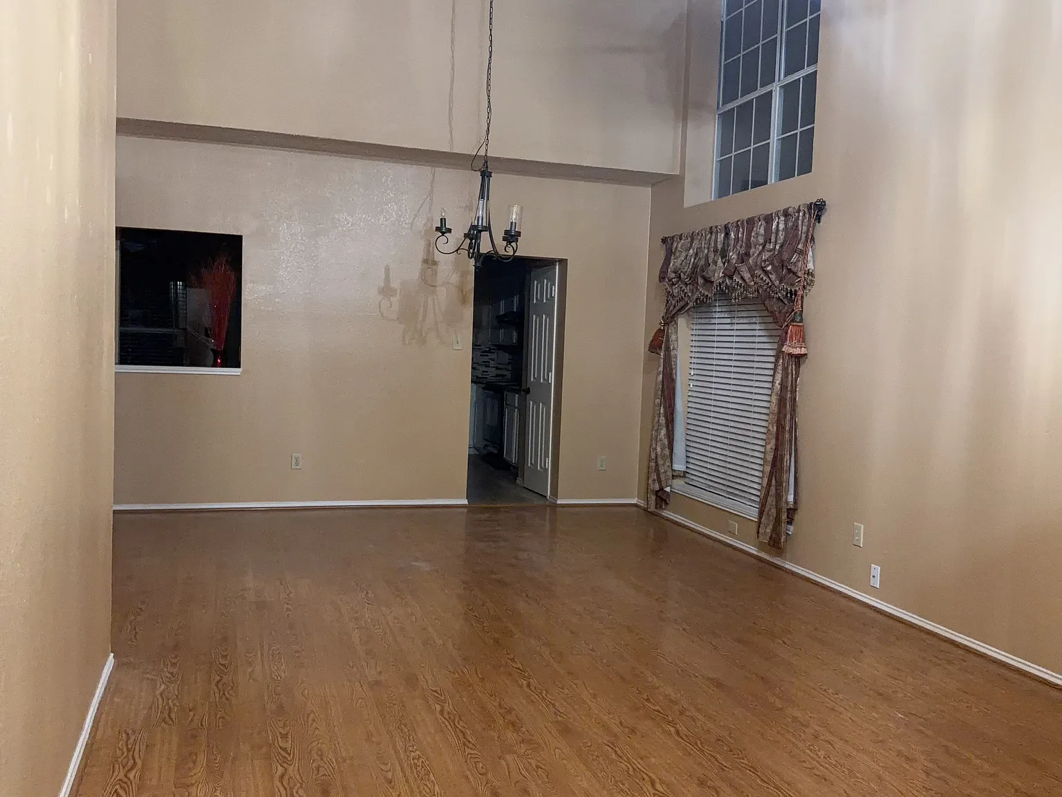 4 bed, 2068 sqft, $2,450 — Photo 1