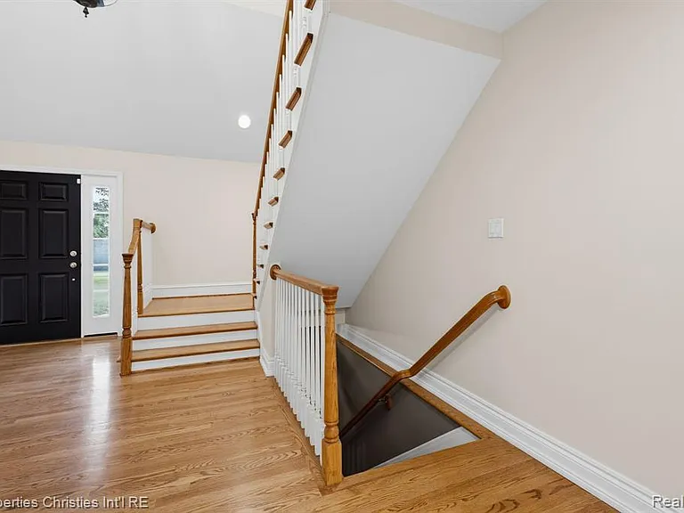 1688 Northlawn Blvd — Photo 42