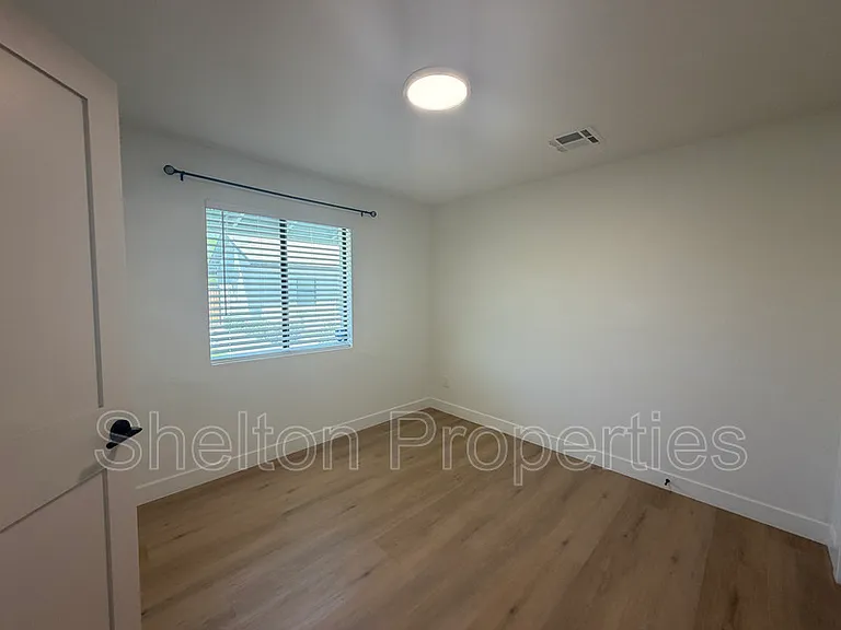 614 N 10th Ave #B — Photo 9