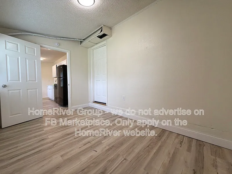 1 bed, 1.0 bath, 945 sqft, $1,050 — Photo 3