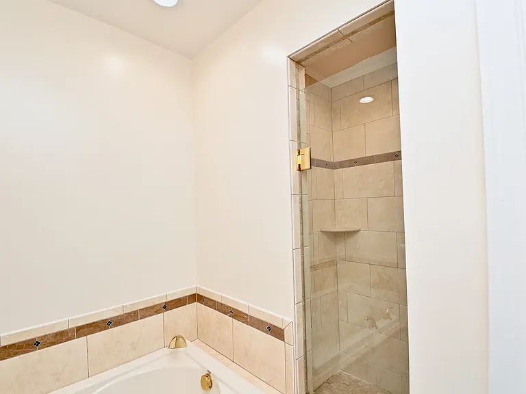 7775 Newington Woods Dr — Photo 29