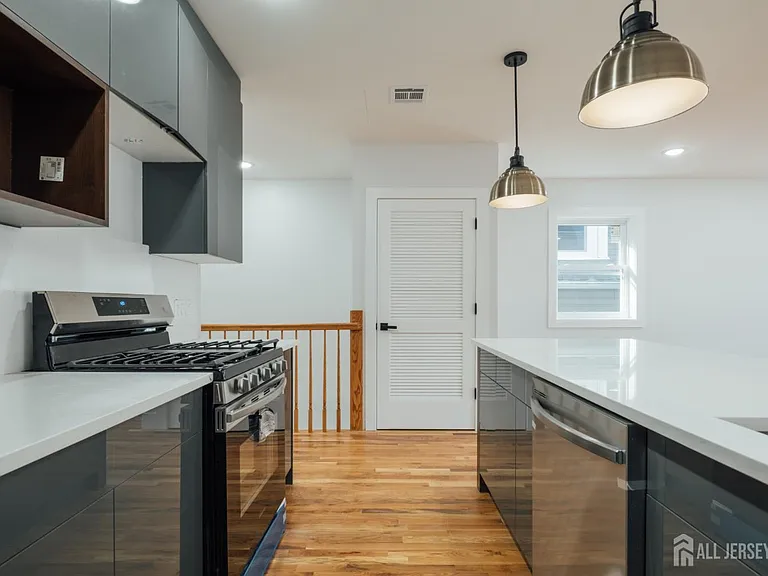 88 Hollywood Ave #2 — Photo 6