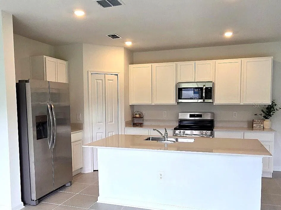 4 bed, 2.5 bath, 1874 sqft, $2,150 — Photo 4
