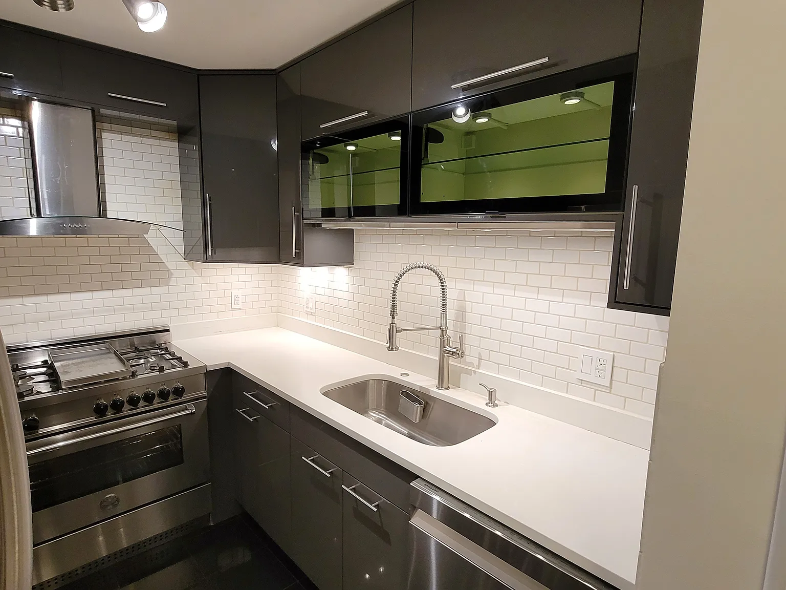 2 bed, 9999 sqft, $4,550 — Photo 4