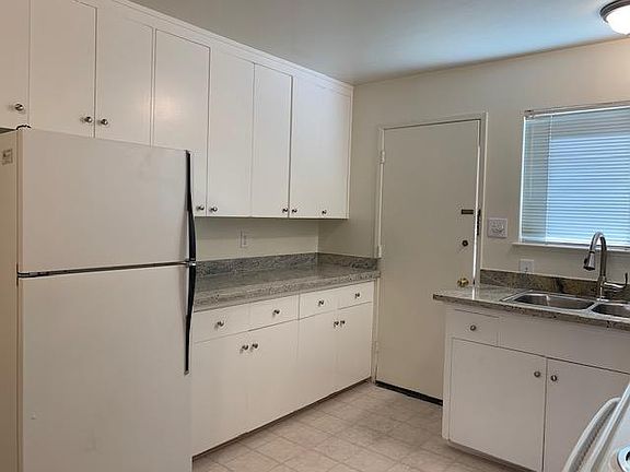 3rd image of 1150 Laurel St APT 2