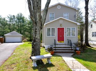 33 Burnet St, Livingston, NJ 07039
