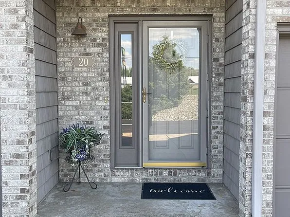 20 Northshore Dr, La Porte, IN 46350