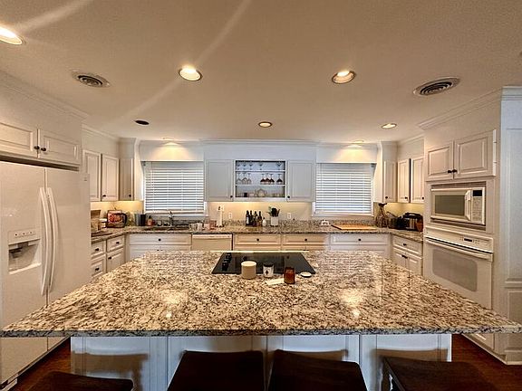 4th image of 1311 Lake Shore Dr