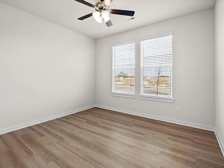 158 S Broyles St — Photo 27