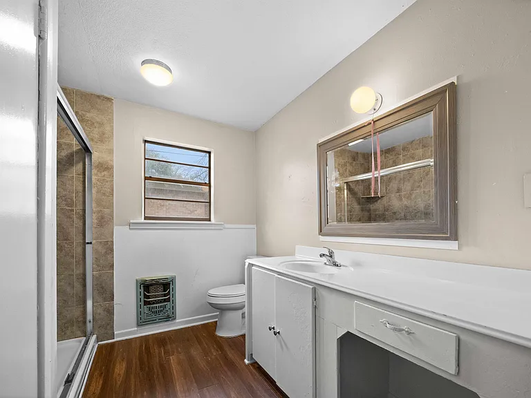 1522 N Ross Ave — Photo 3