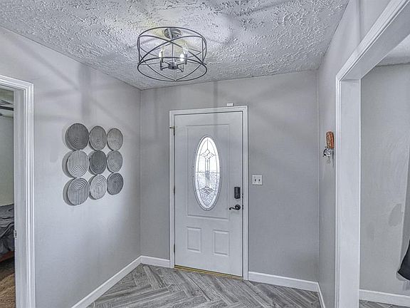 3rd image of 2225 W Country Club Rd