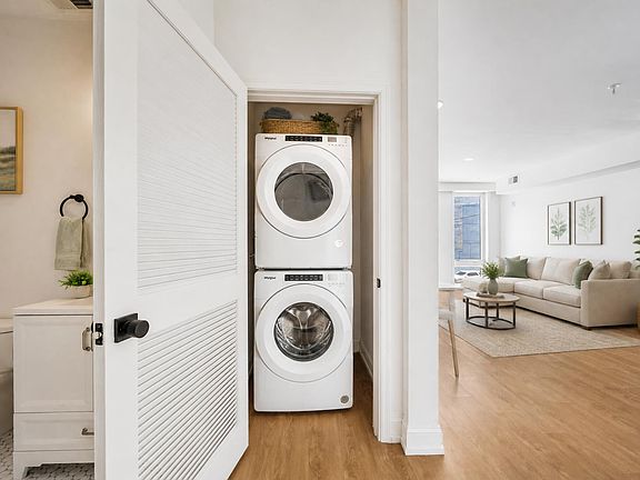 4th image of 1614 Ridge Ave #206