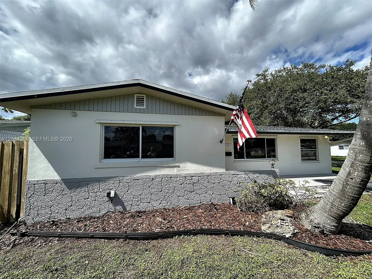 5001 SW 94th Way — Photo 1