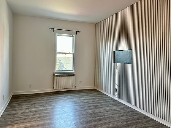 4th image of 6256 Metropolitan Ave
