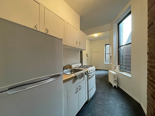 Rented by HOLTON REAL ESTATE INC. | media 11