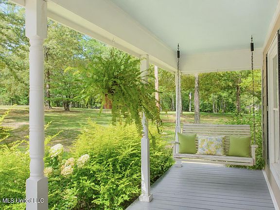 4th image of 123 Ferry Dr