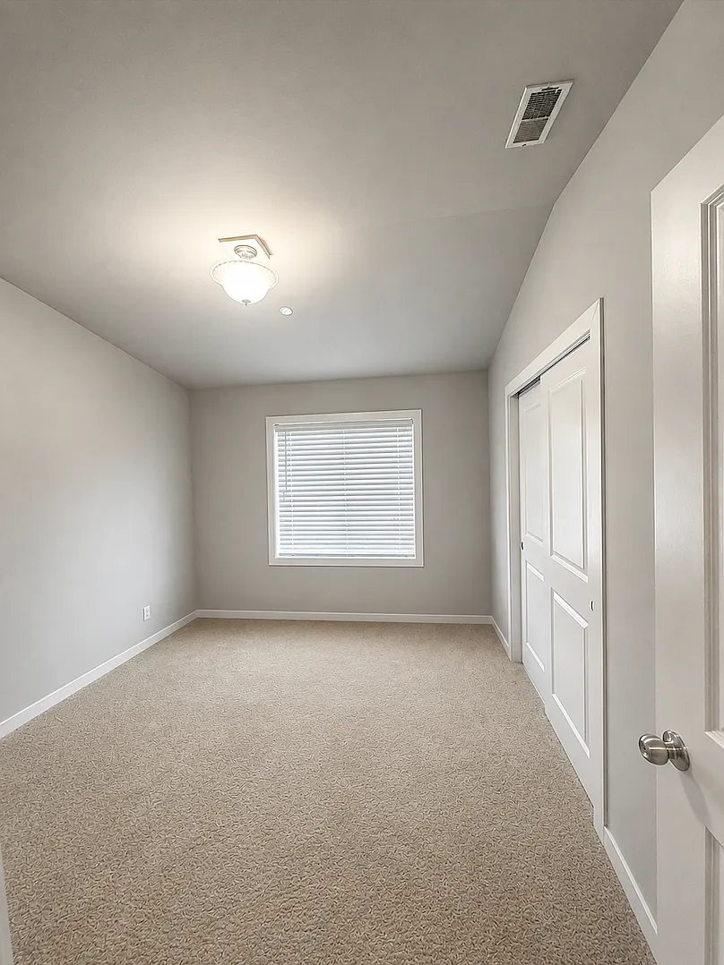 6 bed, 2920 sqft, $999 — Photo 1