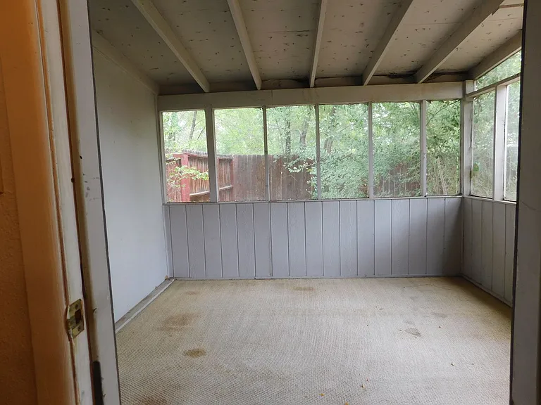 402 Dressell Dr — Photo 16