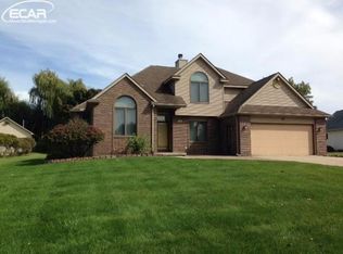 1156 Heatherwoode Rd, Flint, MI 48532