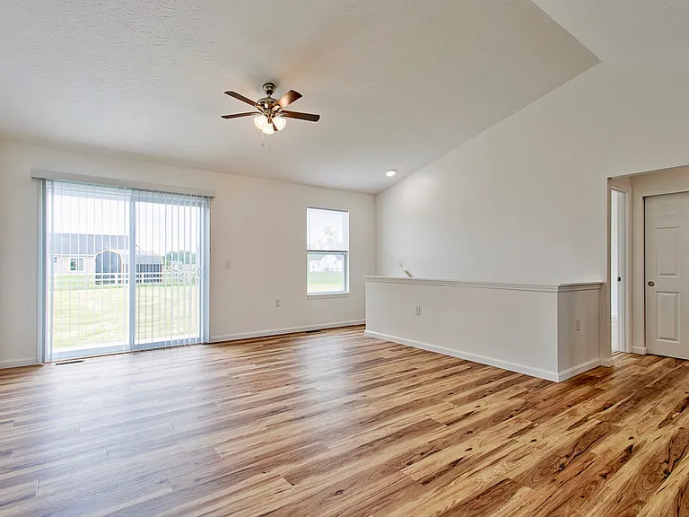 128 Kelly Dr — Photo 4