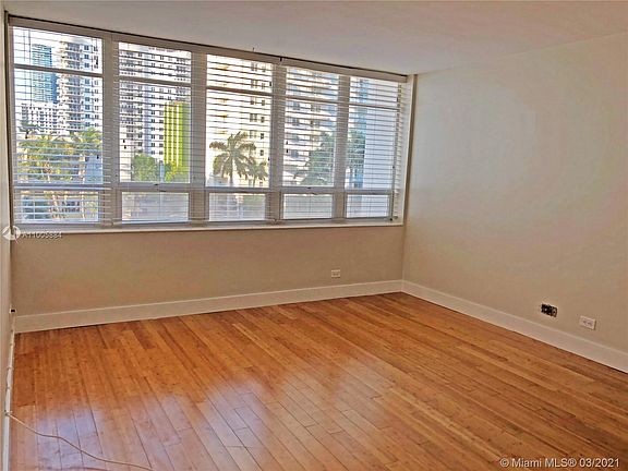 4th image of 2121 N Bayshore Dr APT 401