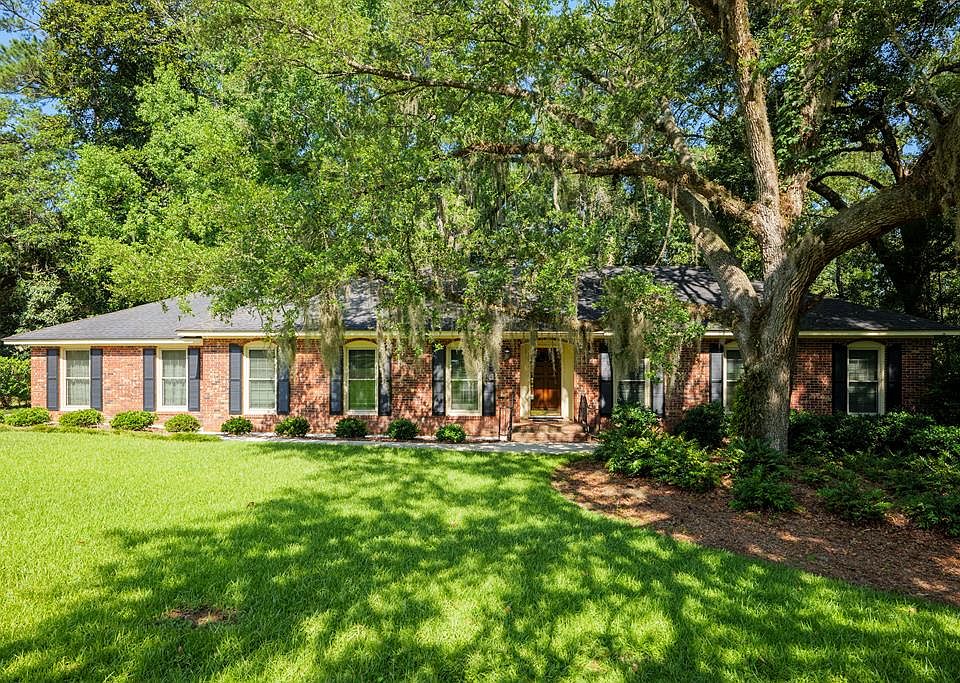 1st image of 2322 Riverhill Dr