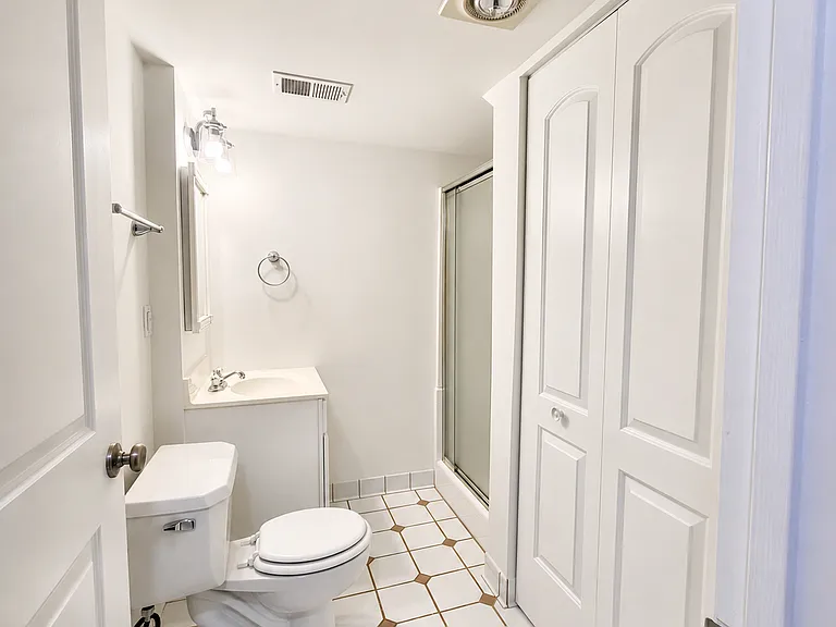 127 Forest Ave — Photo 16