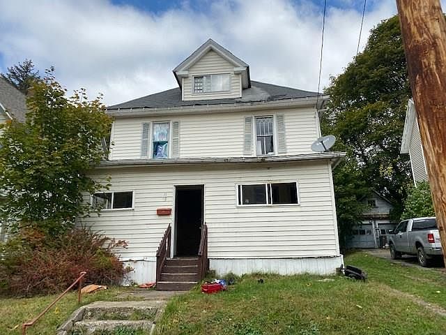 2nd image of 11 Price St