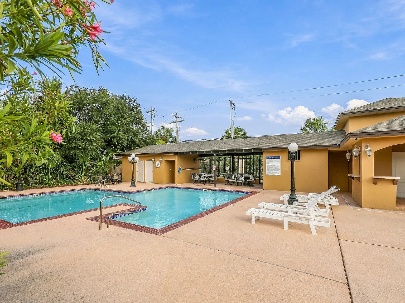 2 bed, 1.5 bath, 1112 sqft, $1,650 — Photo 3