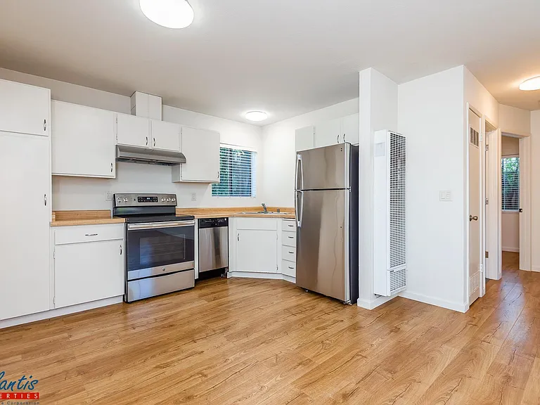 414 Bay Ave #D — Photo 4