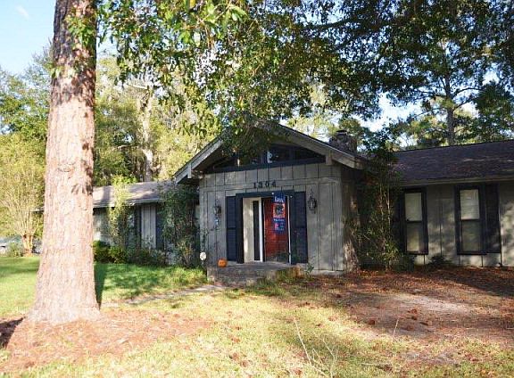 3rd image of 1304 Forest Way