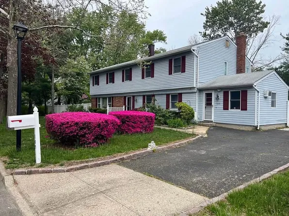 109 Forest Rd, Centereach, NY 11720