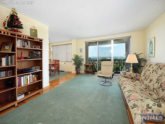 3rd image of 2000 Linwood Ave APT 17B