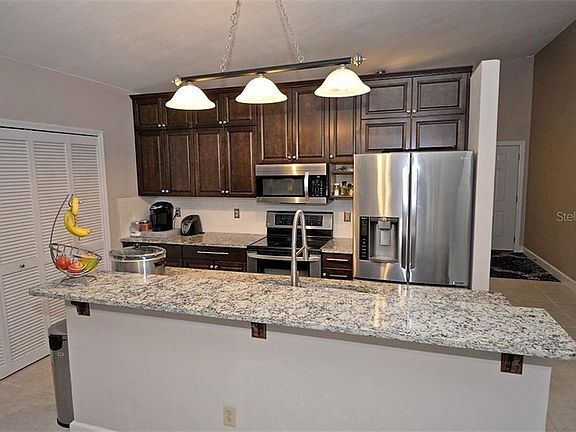 5th image of 712 Crows Bluff Ln