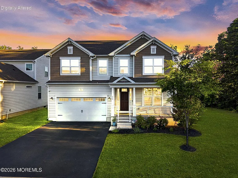 319 Tulip Ct — Photo 1