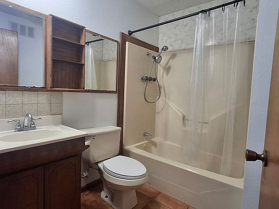 4th image of 212 W San Vicente St
