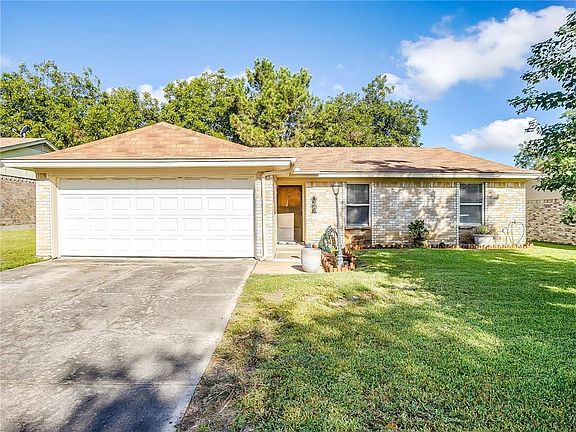 3rd image of 616 Panay Way Dr